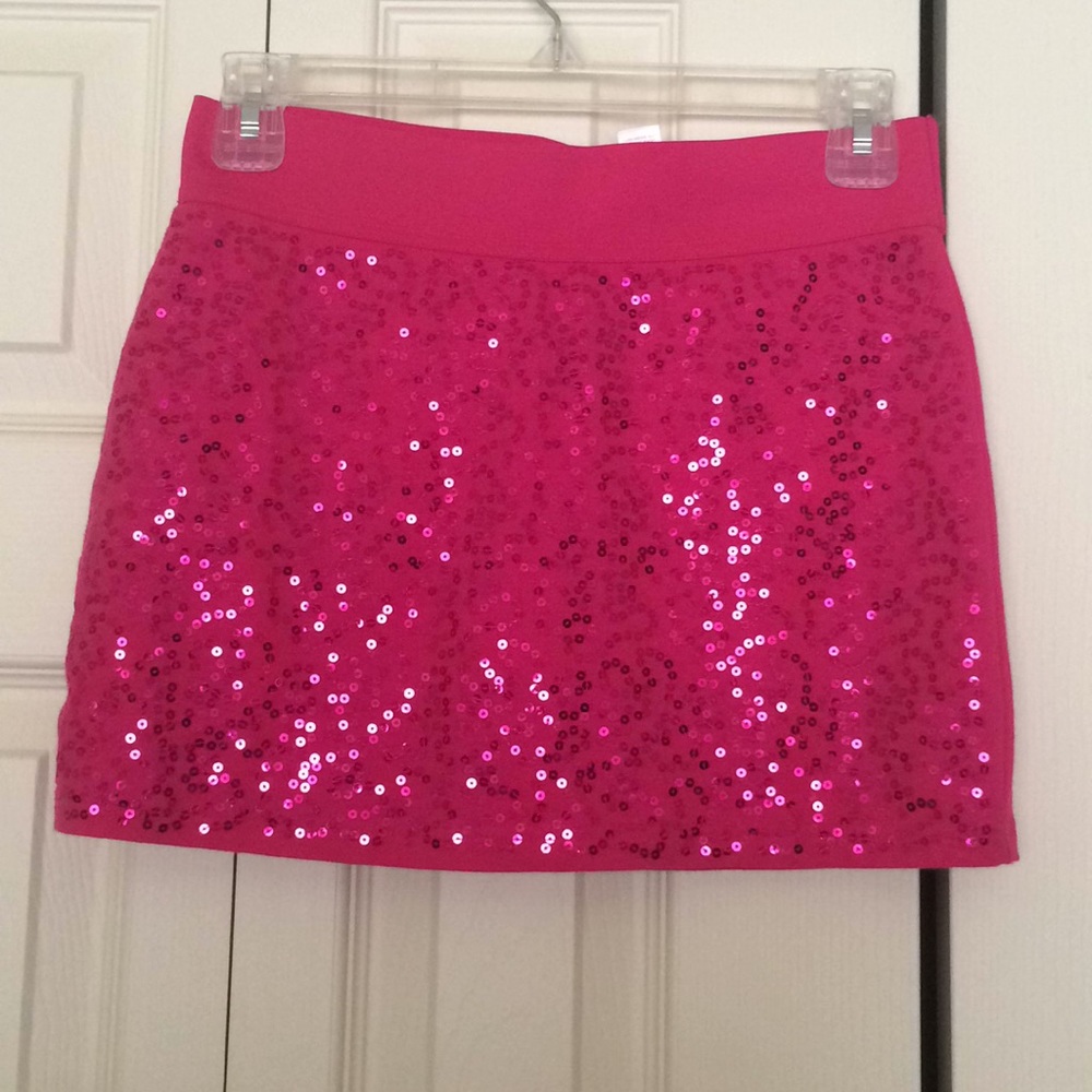 Girls sparkly hot pink skort.